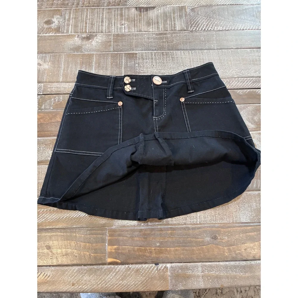 Earth Rock Black Contrast Stitch Pleated Mini‎ Skirt Women Size 3 Embroidery